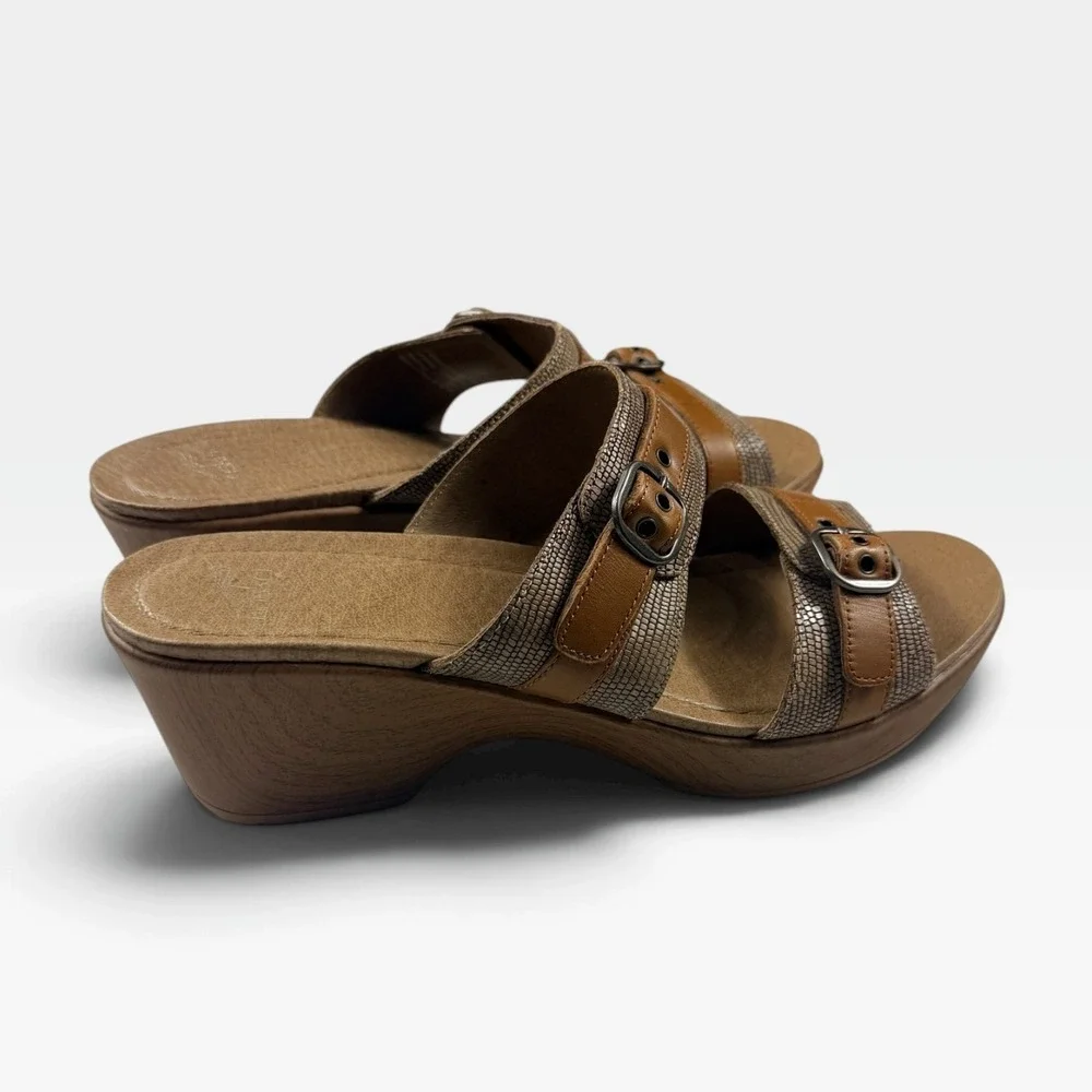 Dansko Jessie Lizard Sandal Womens 41 EU 10.5-11 M US Tan Wedge Buckle Slides